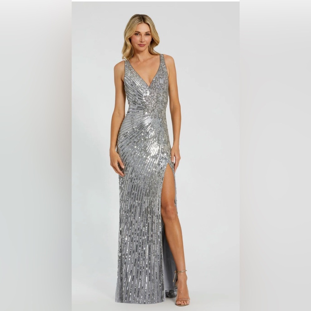 Silver Beaded Floral Sleeveless Gown - Picture 6 of 17